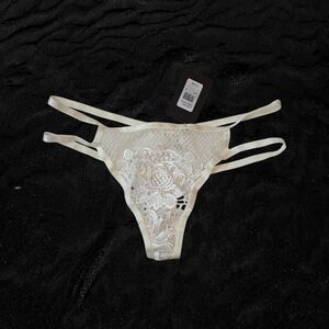 Frederick's of Hollywood Cream Lace Panty Thong Size MEDIUM NWT